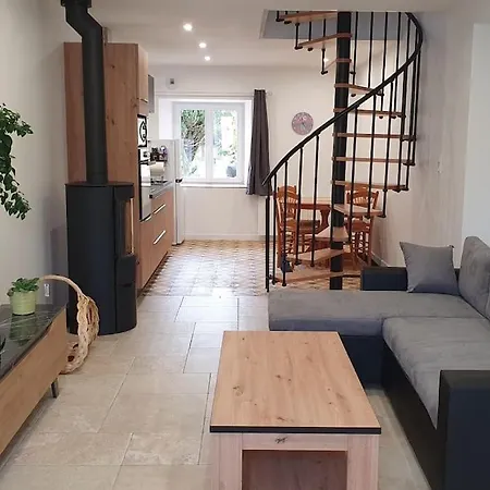 Logement Entierement Refait A Neuf