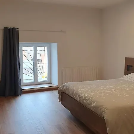 Logement Entierement Refait A Neuf