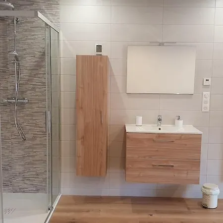 Logement Entierement Refait A Neuf *